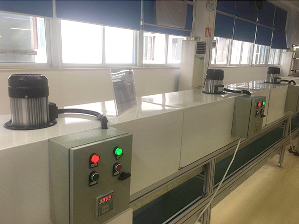 變頻(pín)器(qì)系統在造紙(zhǐ)機(jī)的(de)應用(yòng)